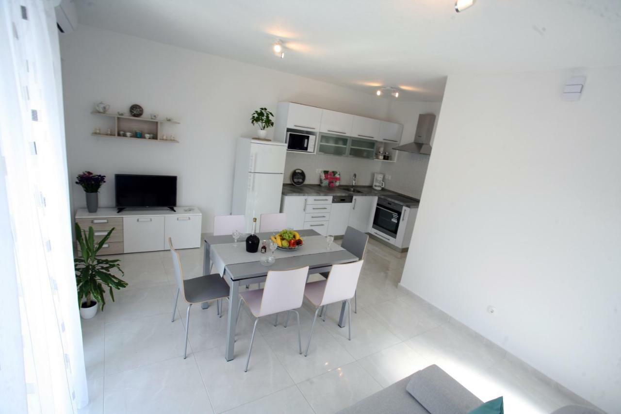 Апартаменты Apartman Fantasy Трогир Экстерьер фото